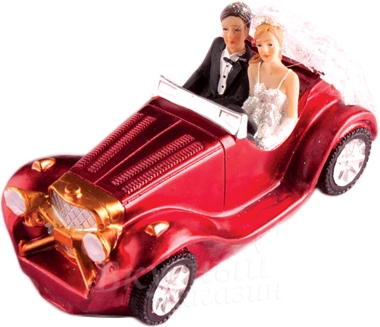 Фото украшение пластиковое свадебная пара на кабриолете 16x8 см.
