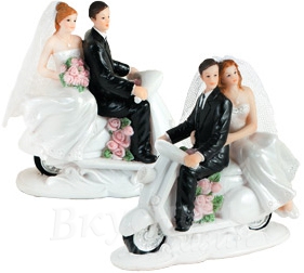 Фото украшение пластиковое жених и невеста на мотоцикле 12 см.
